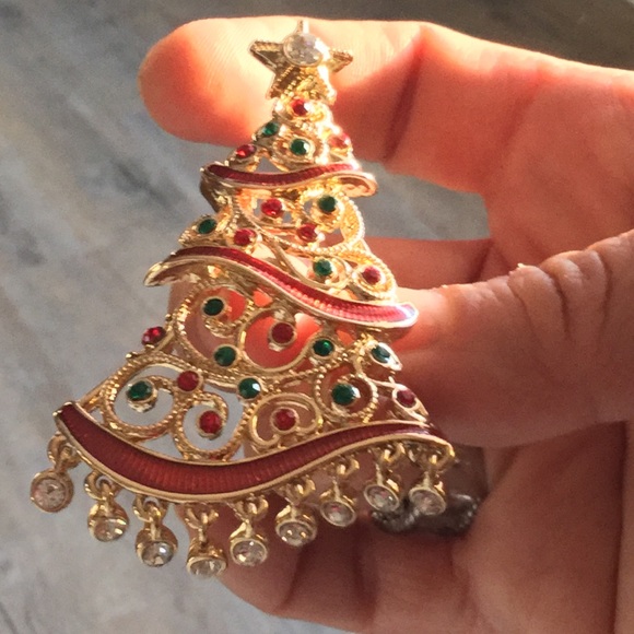 NRO Avon Christmas tree pin brooch stamped 2016
